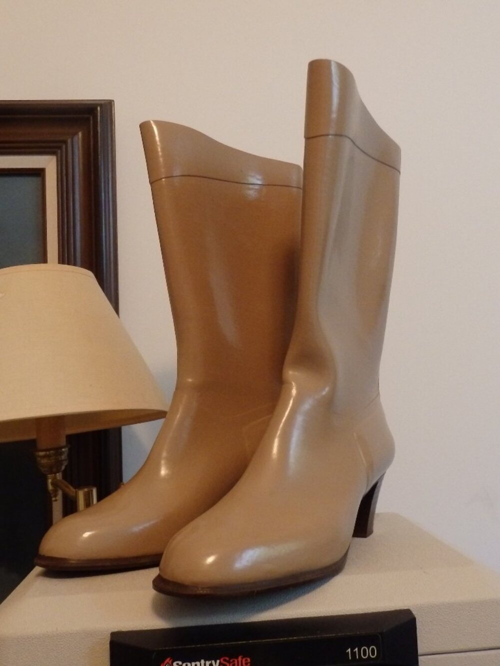 Beige Genuine NOKIA rain rubber boots Euro 41 US 9-10